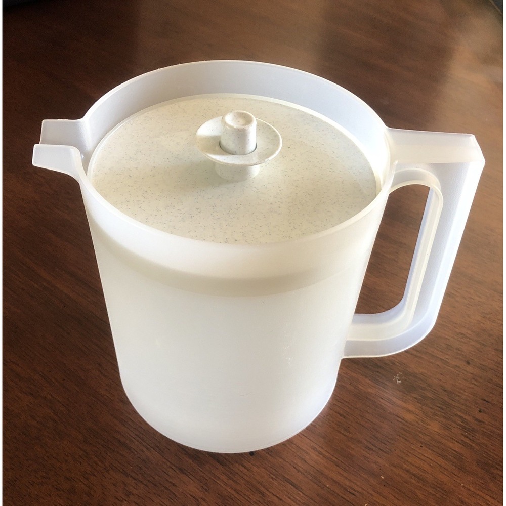 Vintage Tupperware 1.5 Quart Plastic Pitcher Clear White Speckled Lid 1575